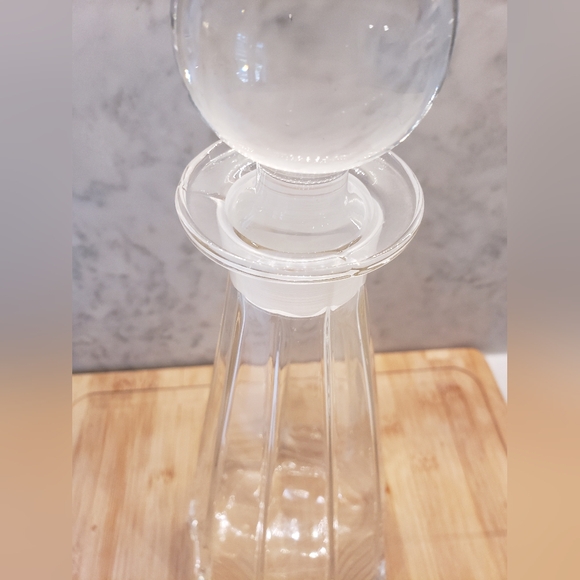 Vintage Liquor Decanter With Stopper - Picture 4 of 6